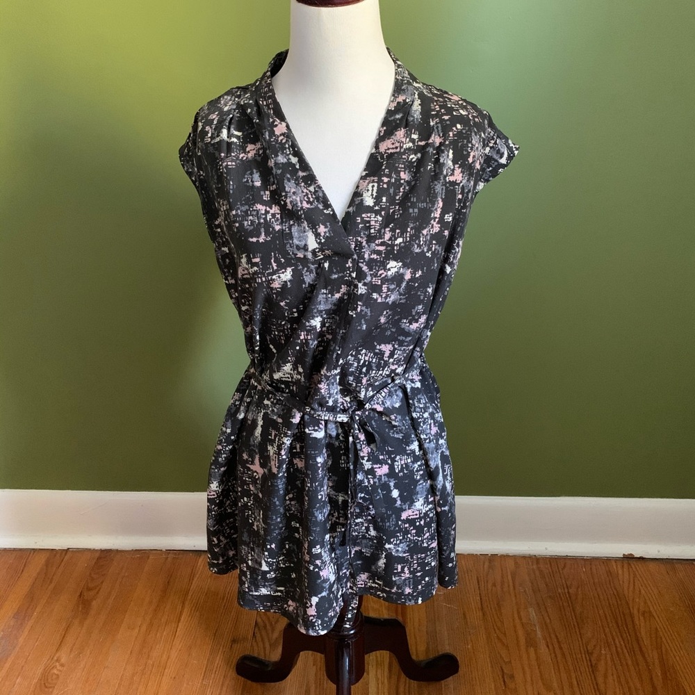 Liz Lange maternity top with tie